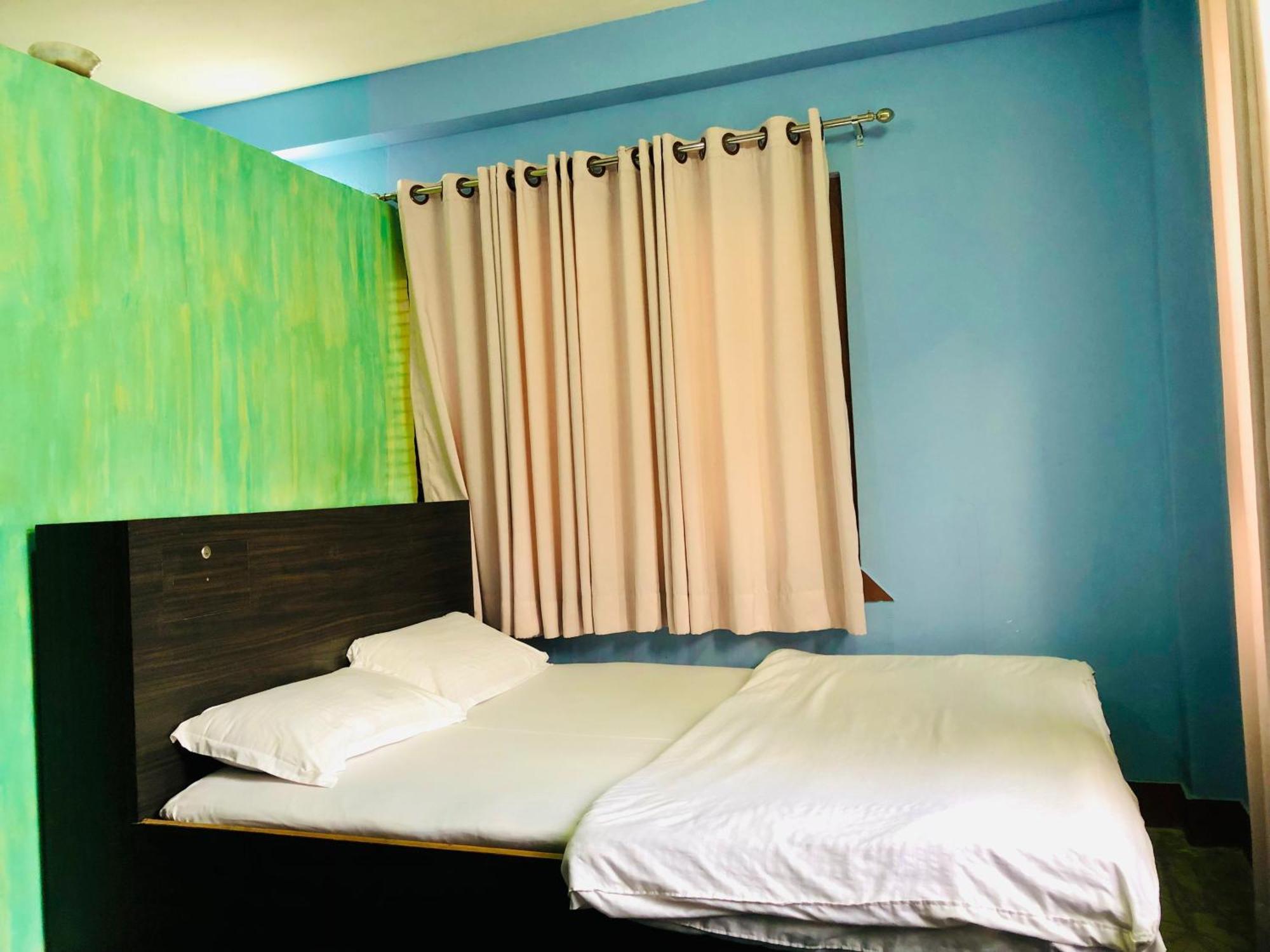 Sara'S Backpackers Hotel Kathmandu Exterior photo