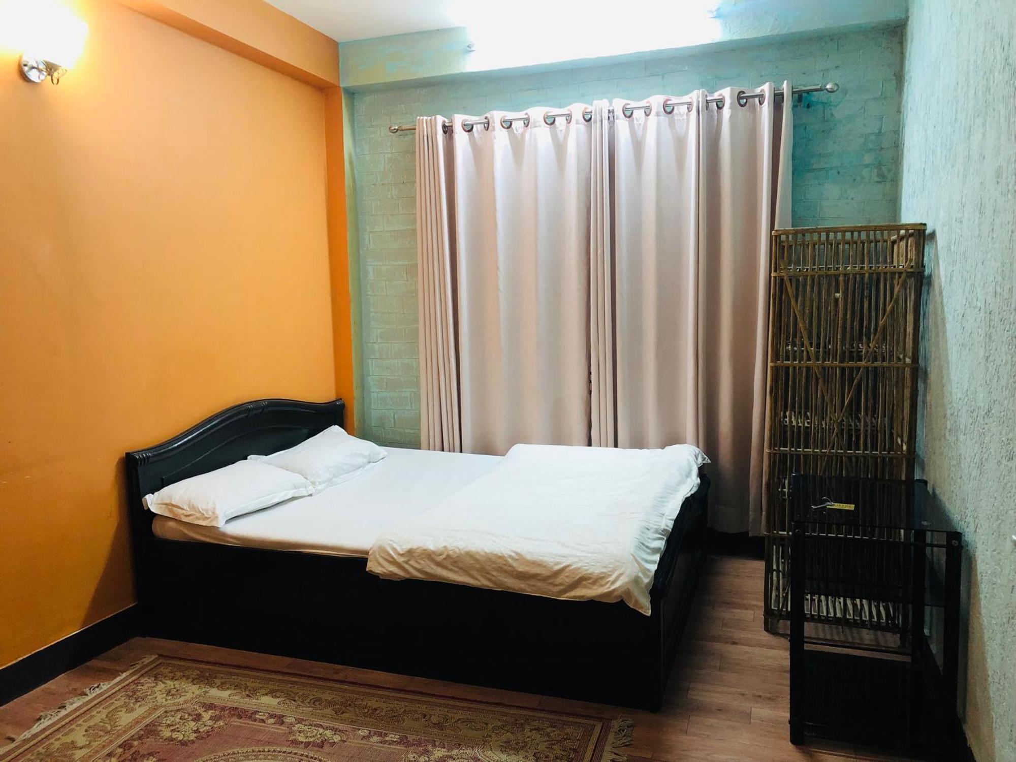 Sara'S Backpackers Hotel Kathmandu Exterior photo