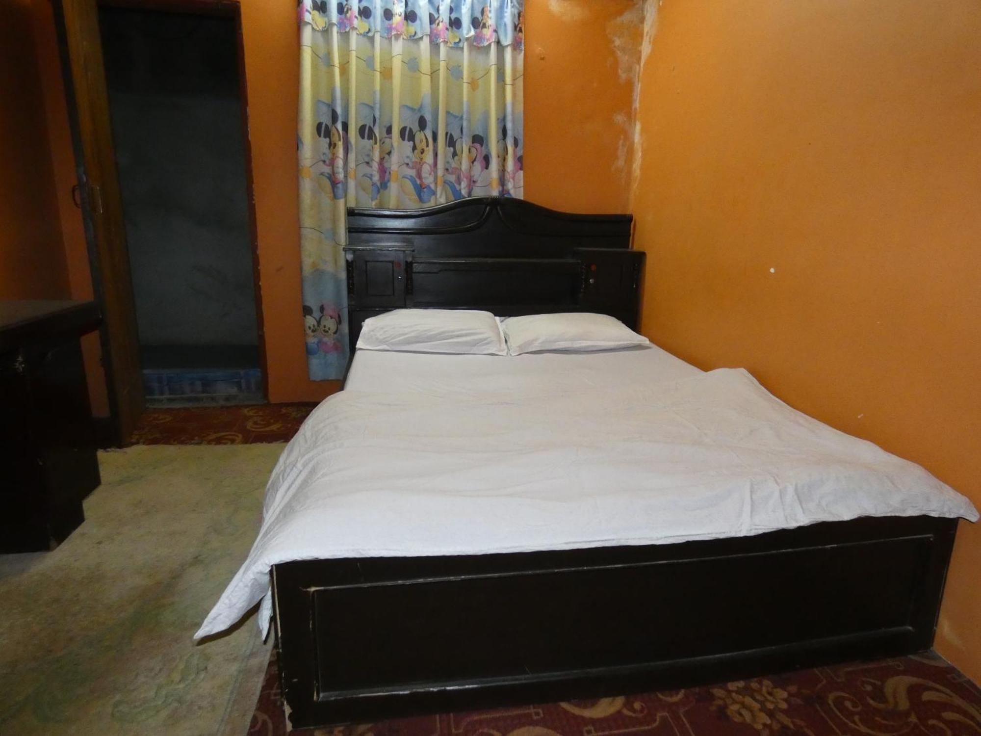 Sara'S Backpackers Hotel Kathmandu Exterior photo