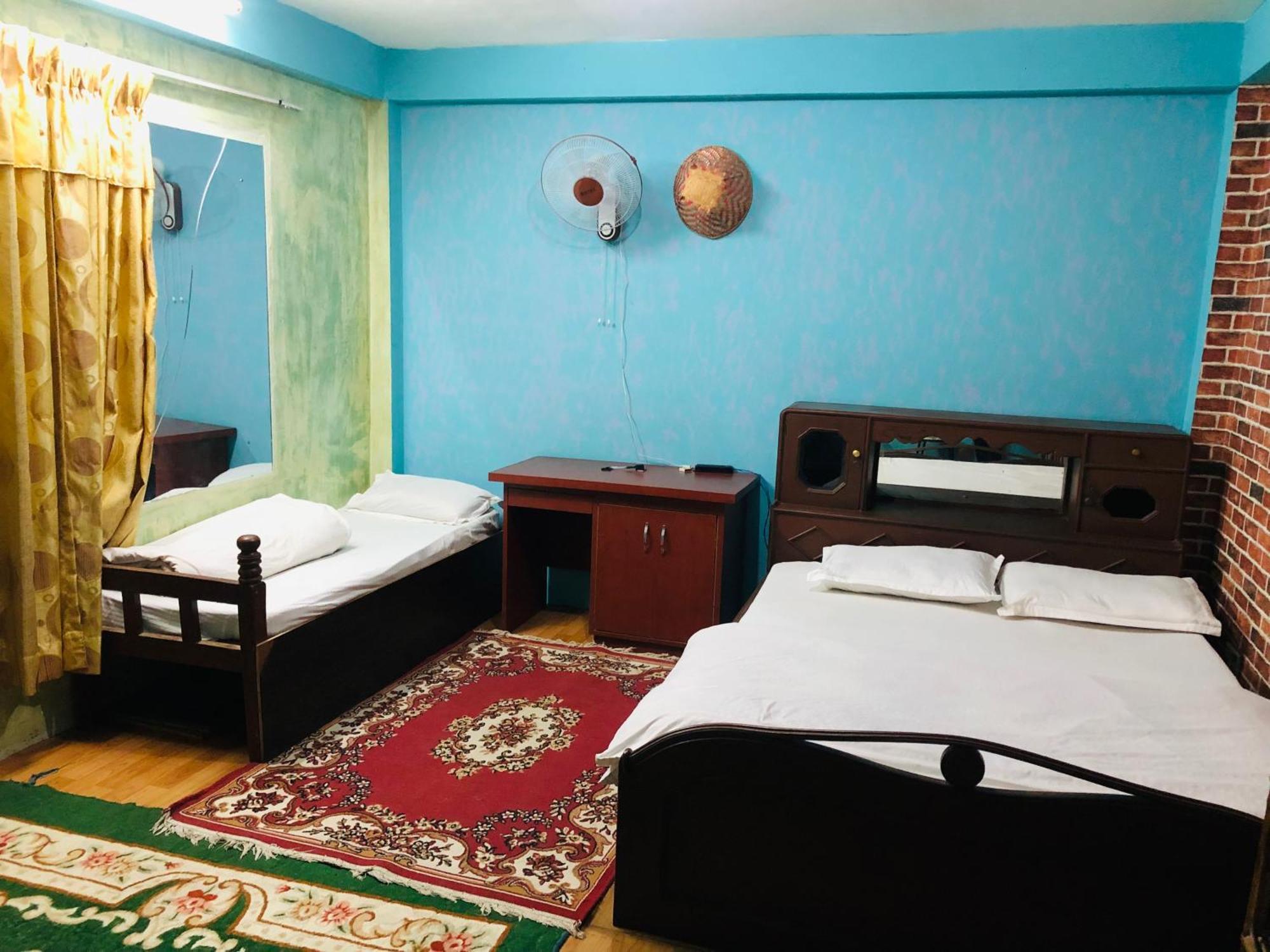Sara'S Backpackers Hotel Kathmandu Exterior photo