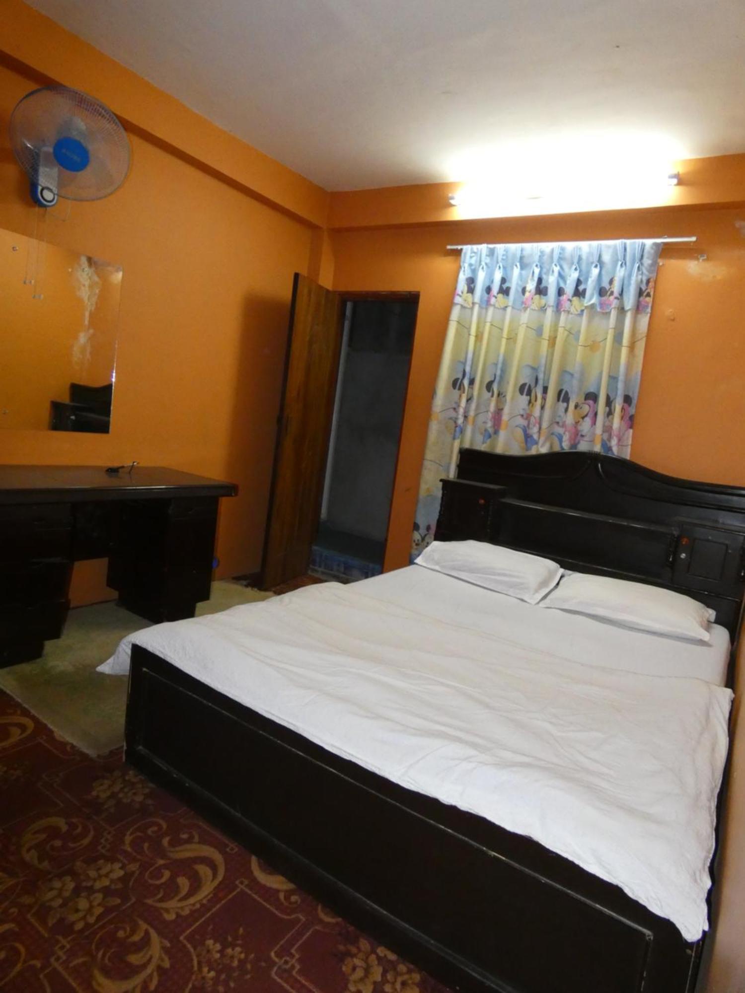 Sara'S Backpackers Hotel Kathmandu Exterior photo