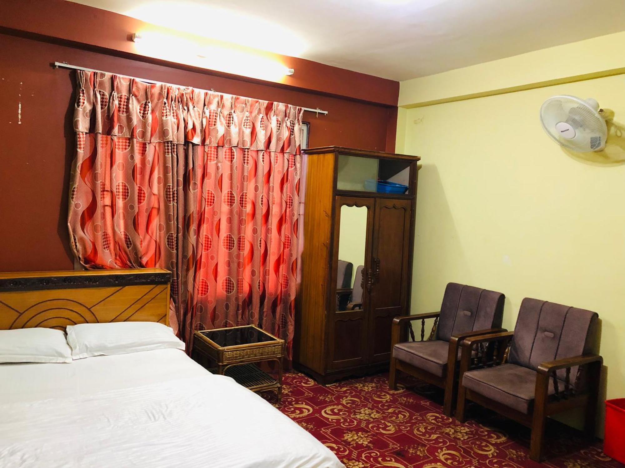 Sara'S Backpackers Hotel Kathmandu Exterior photo