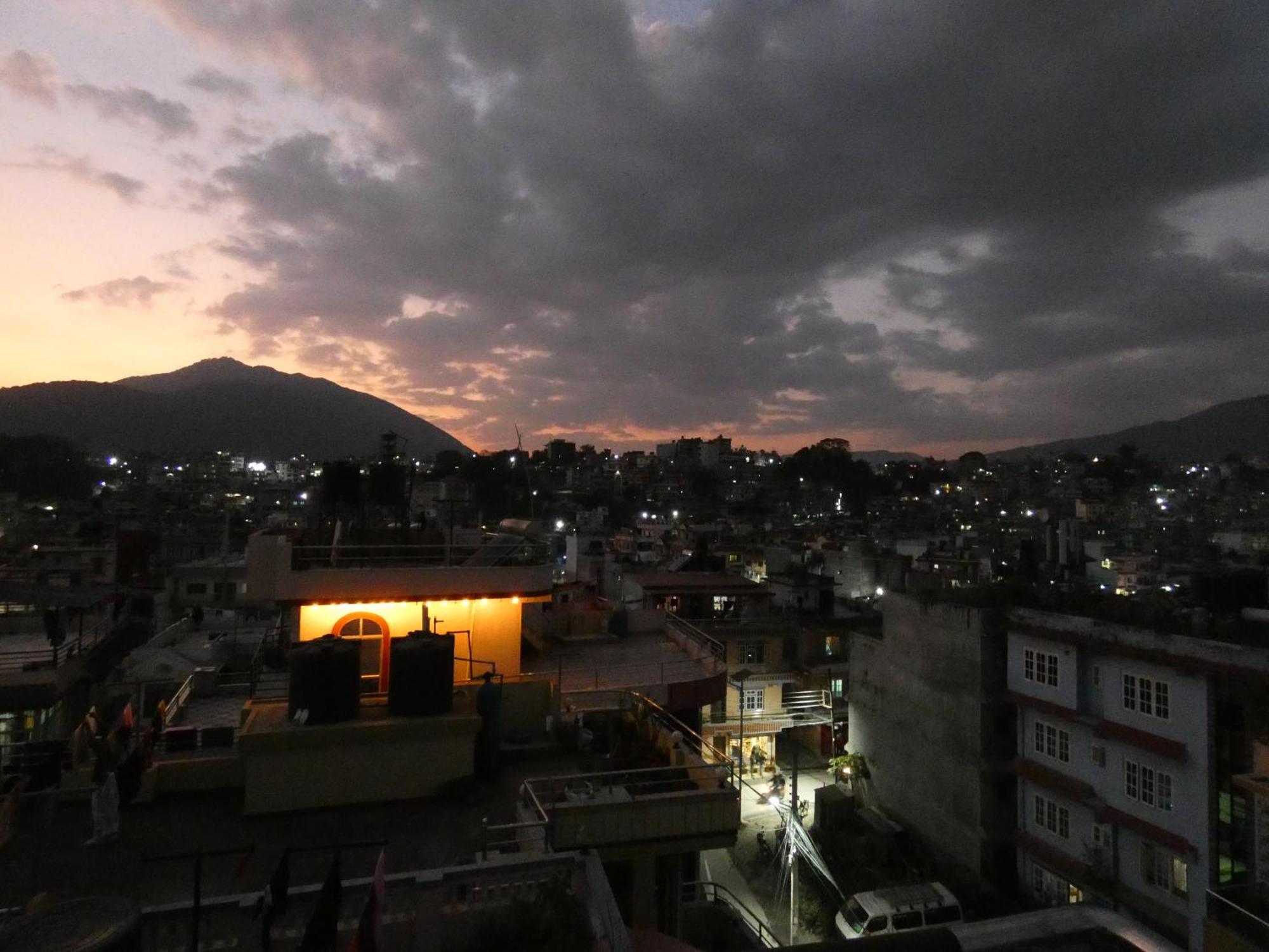 Sara'S Backpackers Hotel Kathmandu Exterior photo