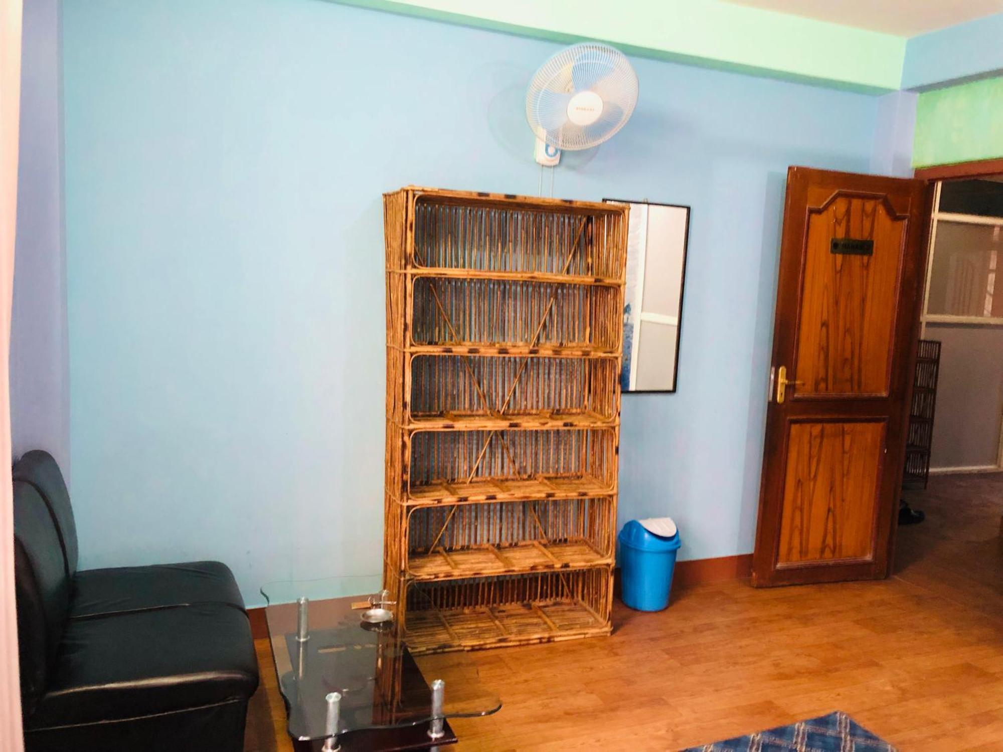 Sara'S Backpackers Hotel Kathmandu Exterior photo