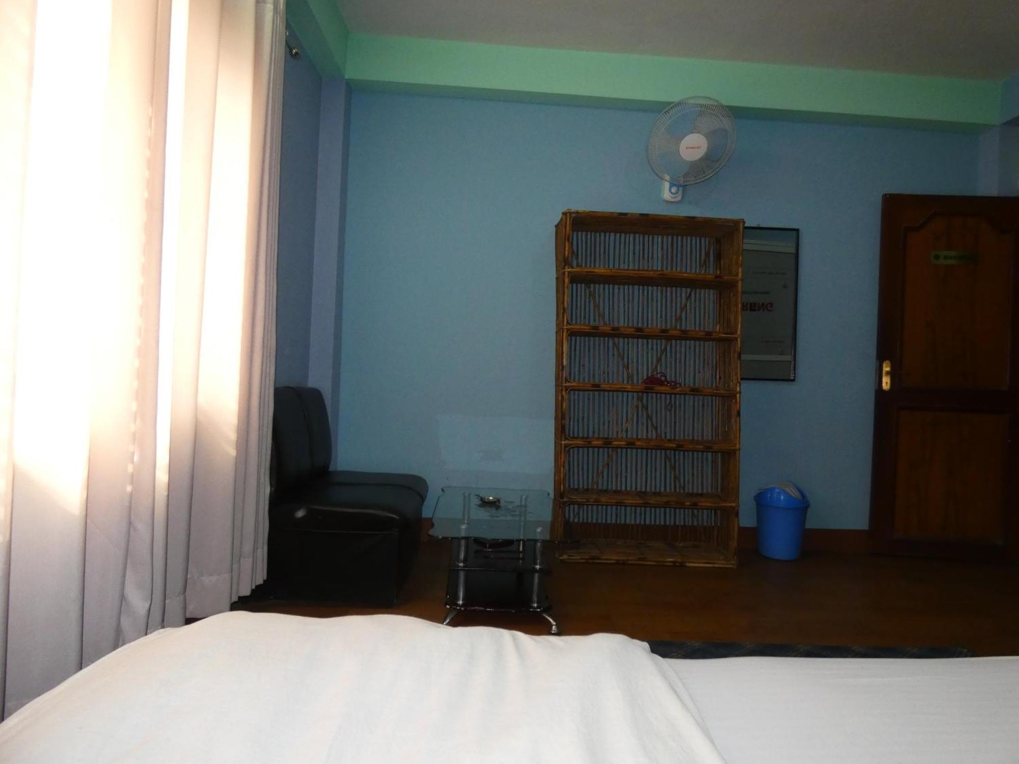 Sara'S Backpackers Hotel Kathmandu Exterior photo