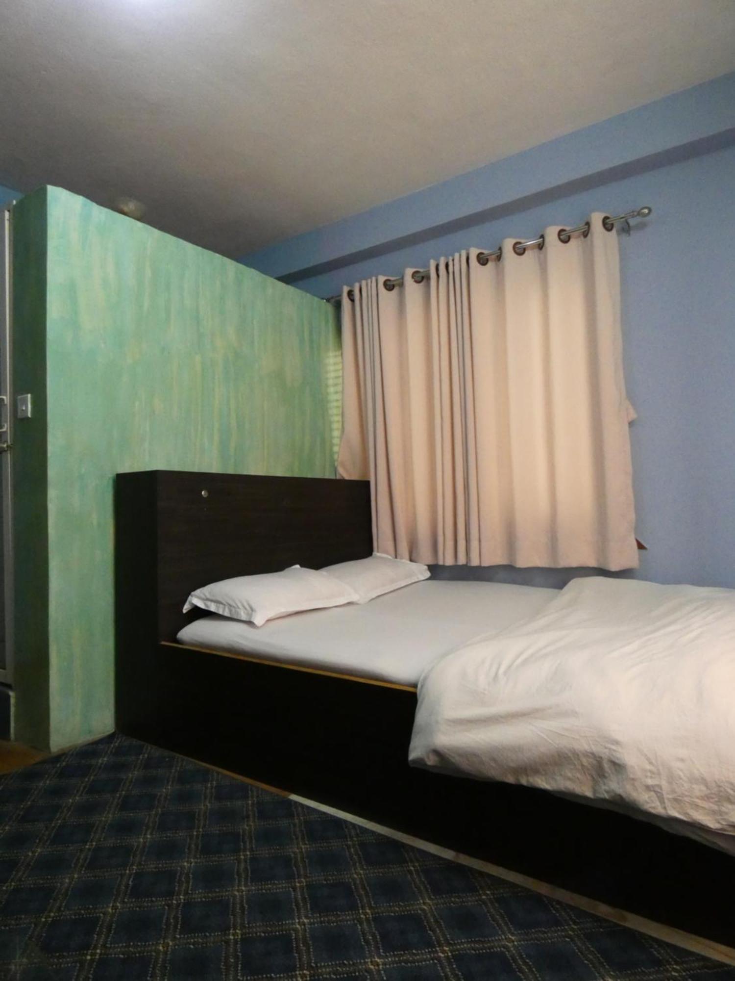 Sara'S Backpackers Hotel Kathmandu Exterior photo