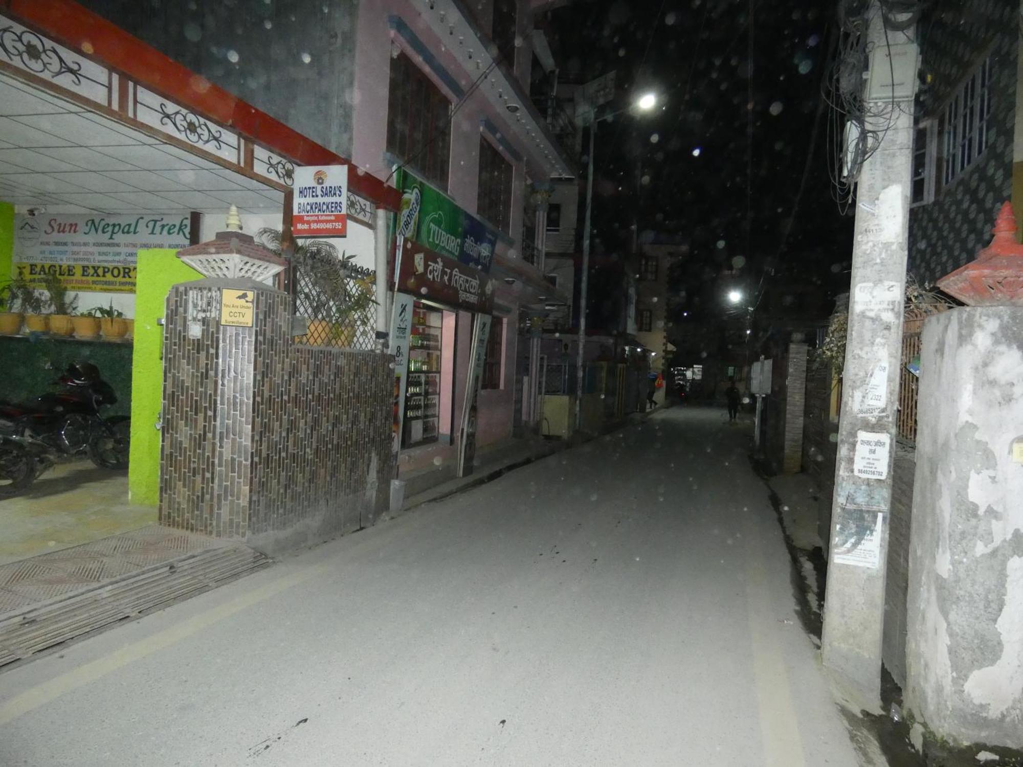 Sara'S Backpackers Hotel Kathmandu Exterior photo