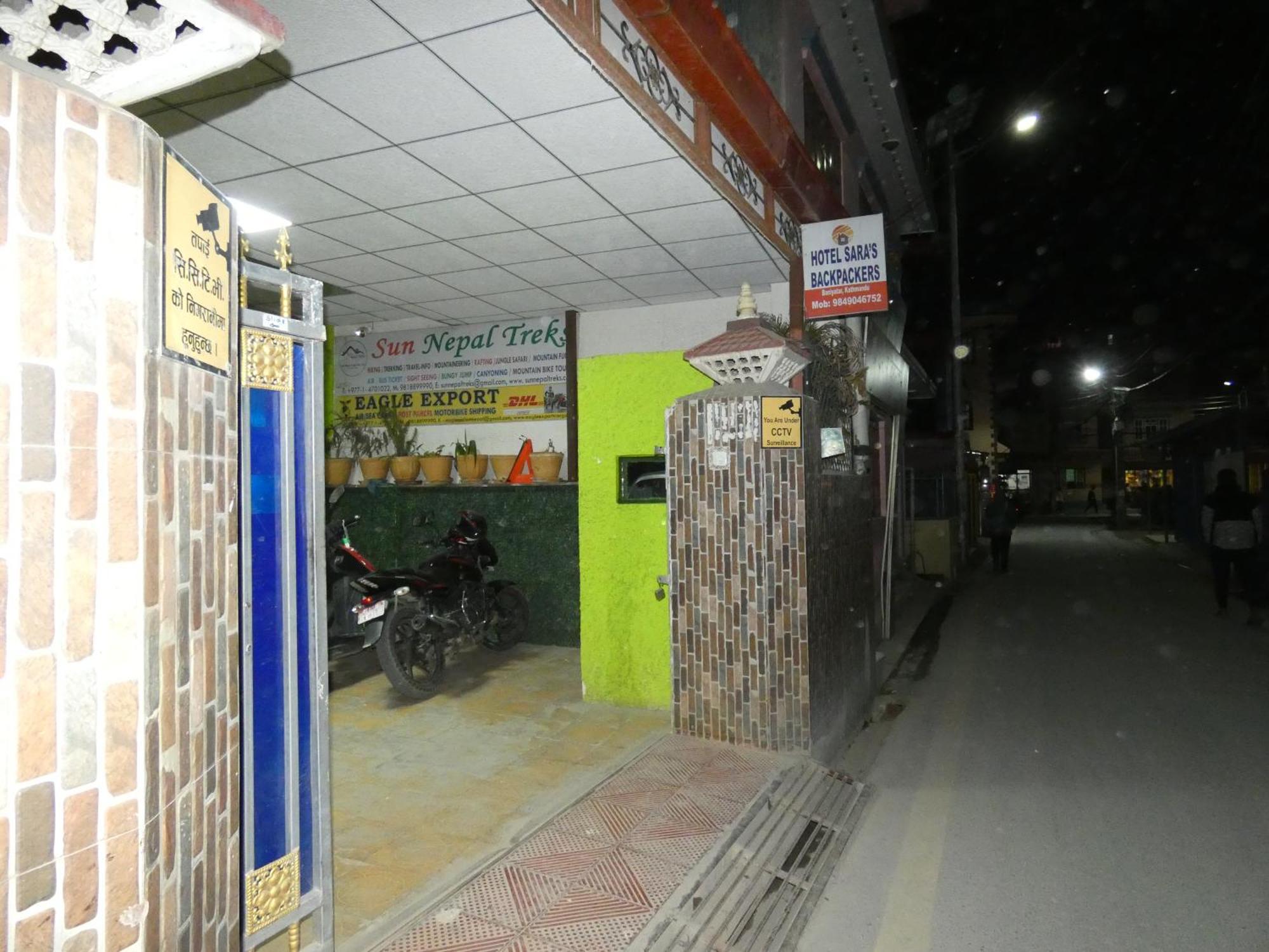 Sara'S Backpackers Hotel Kathmandu Exterior photo